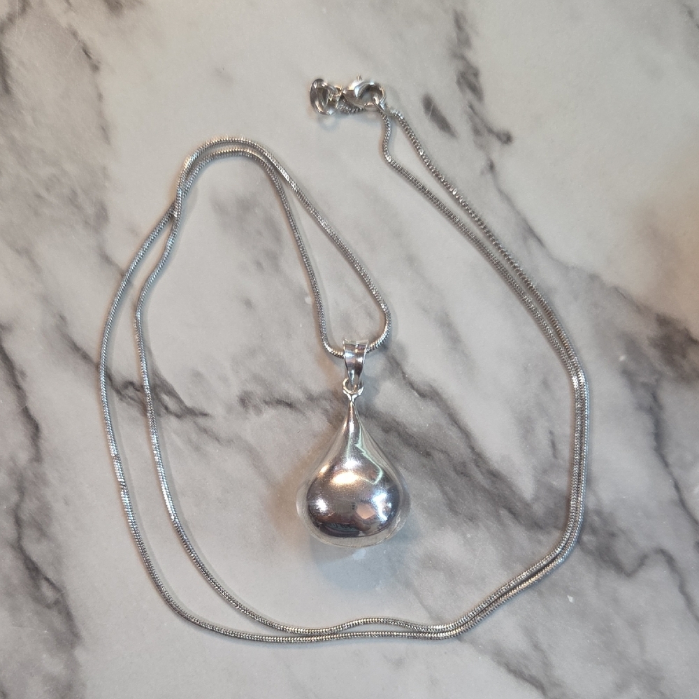 Elegant 925 Sterling Silver Teardrop Pendant Necklace - Picture 3 of 7